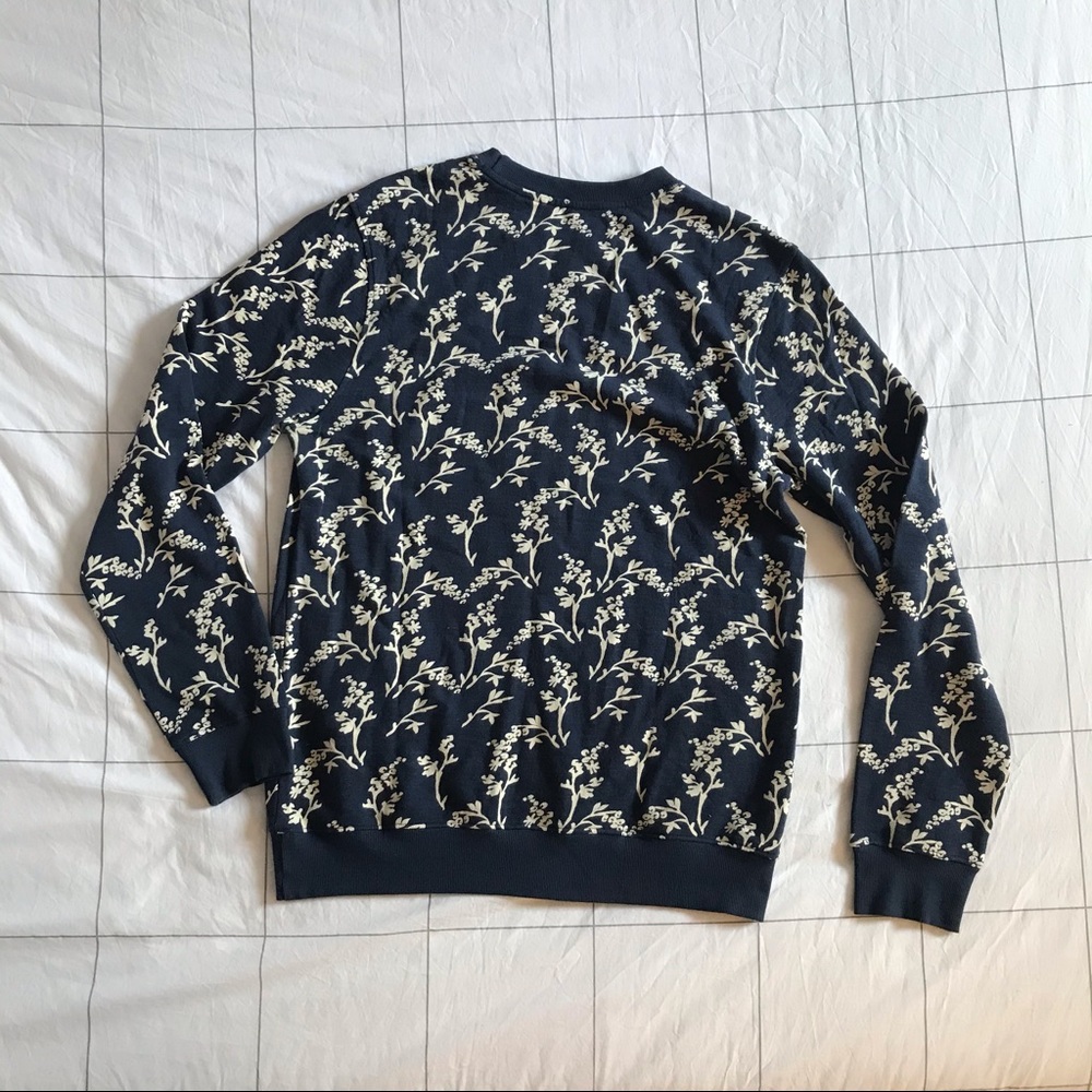 Floral crew neck
